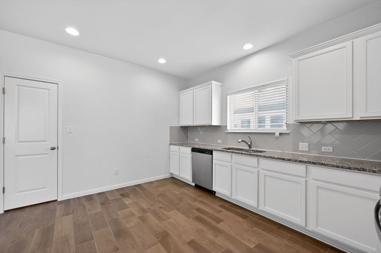 221 Arabian Colt Dr - Photo 6 of 23