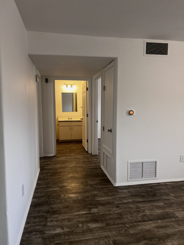 2415 N Columbus Blvd #3 - Photo 4 of 14