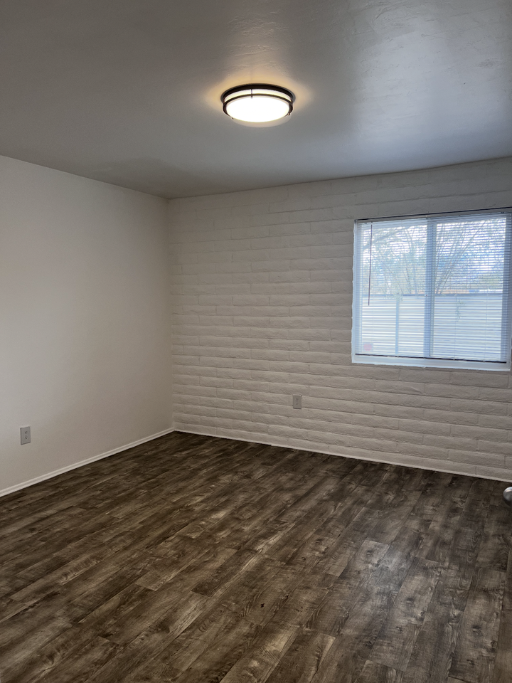 2415 N Columbus Blvd #3 - Photo 5 of 14