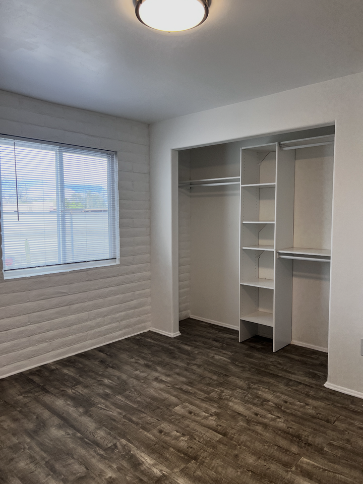 2415 N Columbus Blvd #3 - Photo 6 of 14