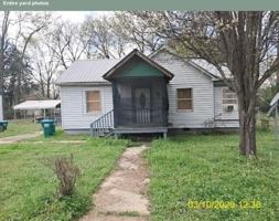 featured image of 2033 38th Ave