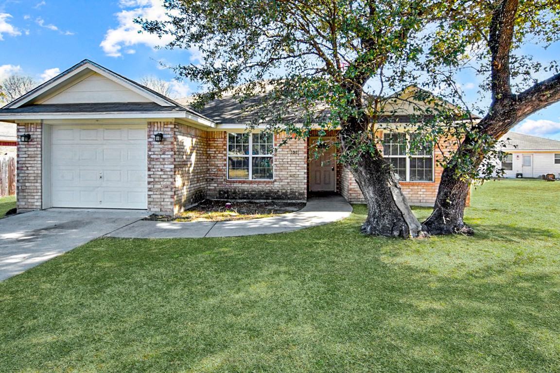 1011 Carla Kay - Photo 2 of 21