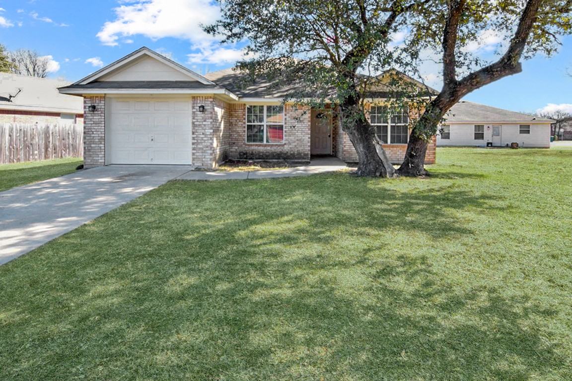 1011 Carla Kay - Photo 3 of 21