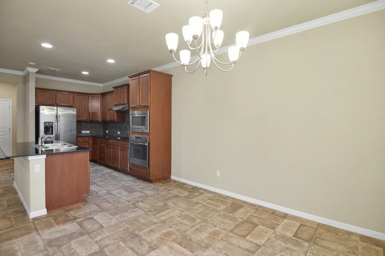 410 Stonehouse Ln - Photo 6 of 23