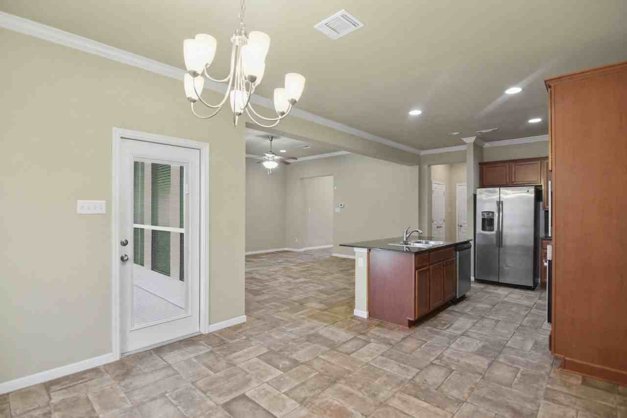 410 Stonehouse Ln - Photo 7 of 23