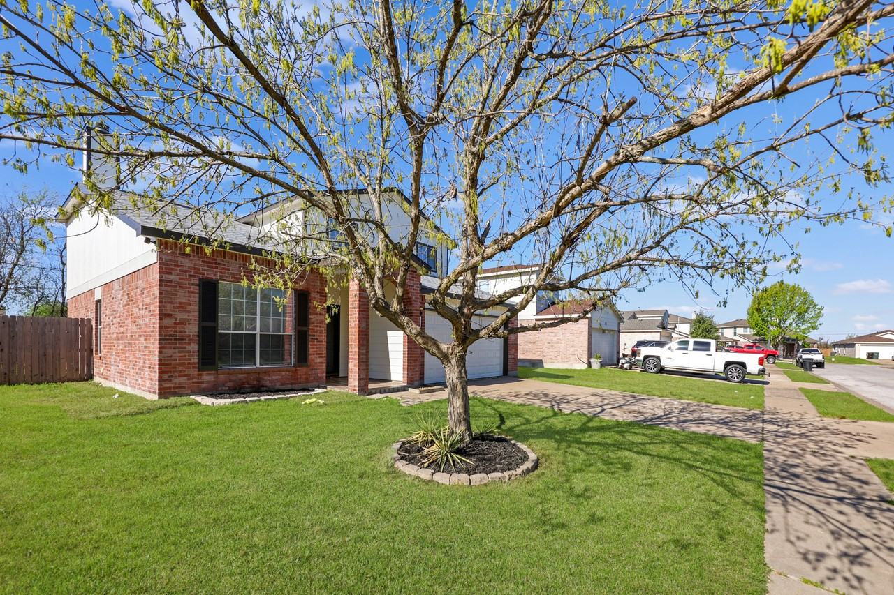 111 Echo Village Dr - Photo 3 of 28