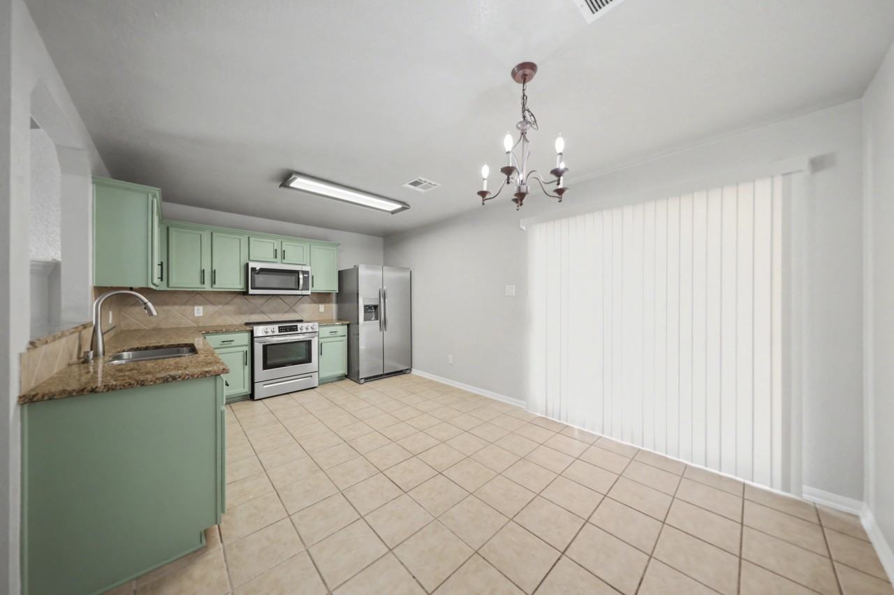 111 Echo Village Dr - Photo 4 of 28