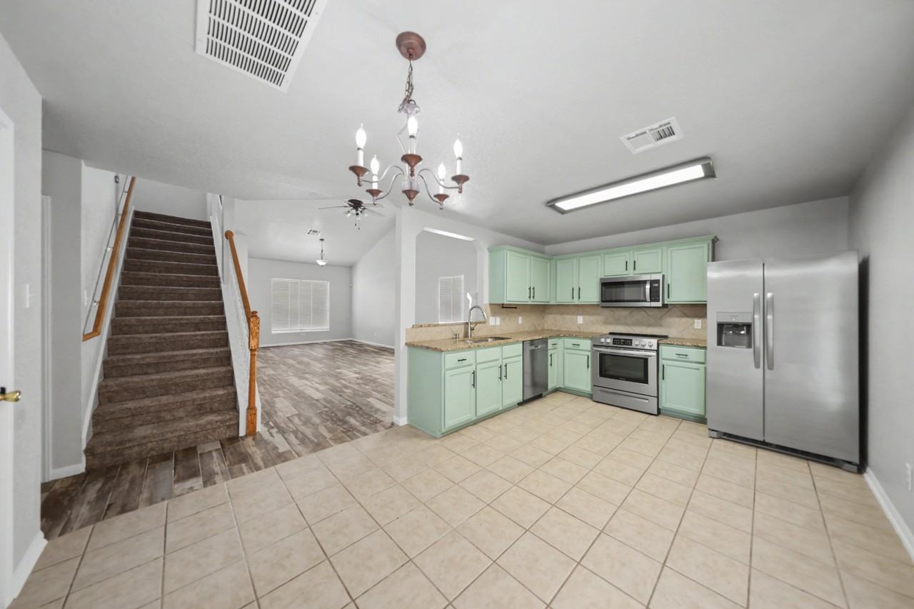 111 Echo Village Dr - Photo 5 of 28