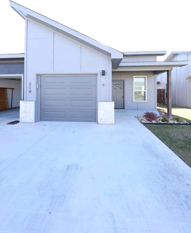 219 Riptide Rd - Photo 2 of 24