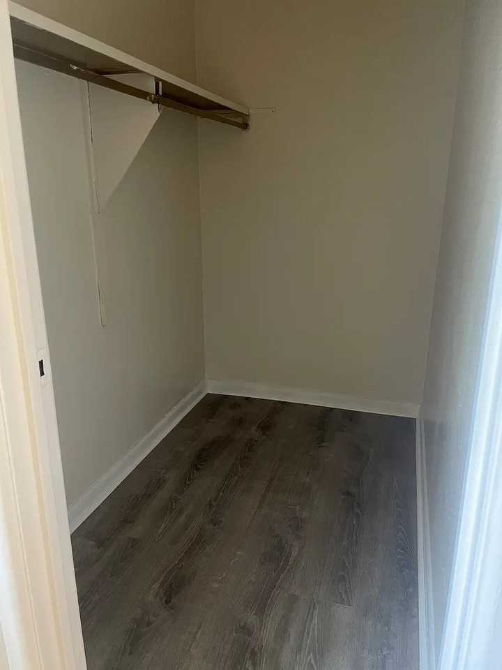 2728 James St - Photo 2 of 5