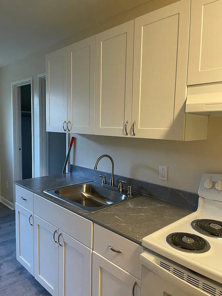 2728 James St - Photo 3 of 5