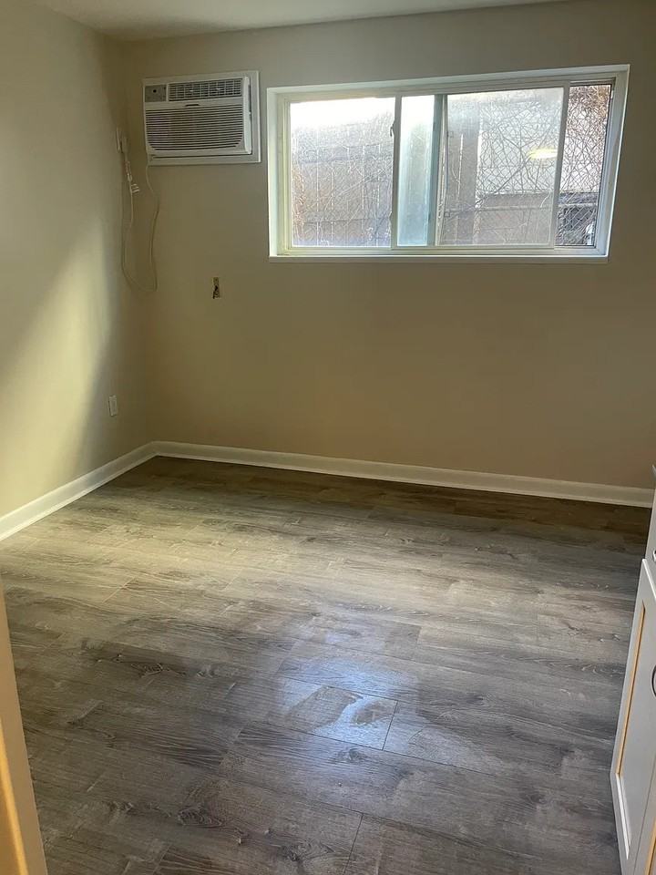 2728 James St - Photo 4 of 5