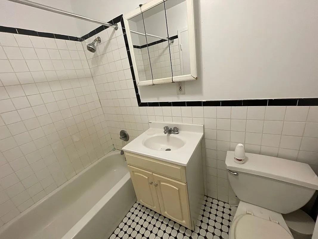 158 Stanton St - Photo 2 of 6