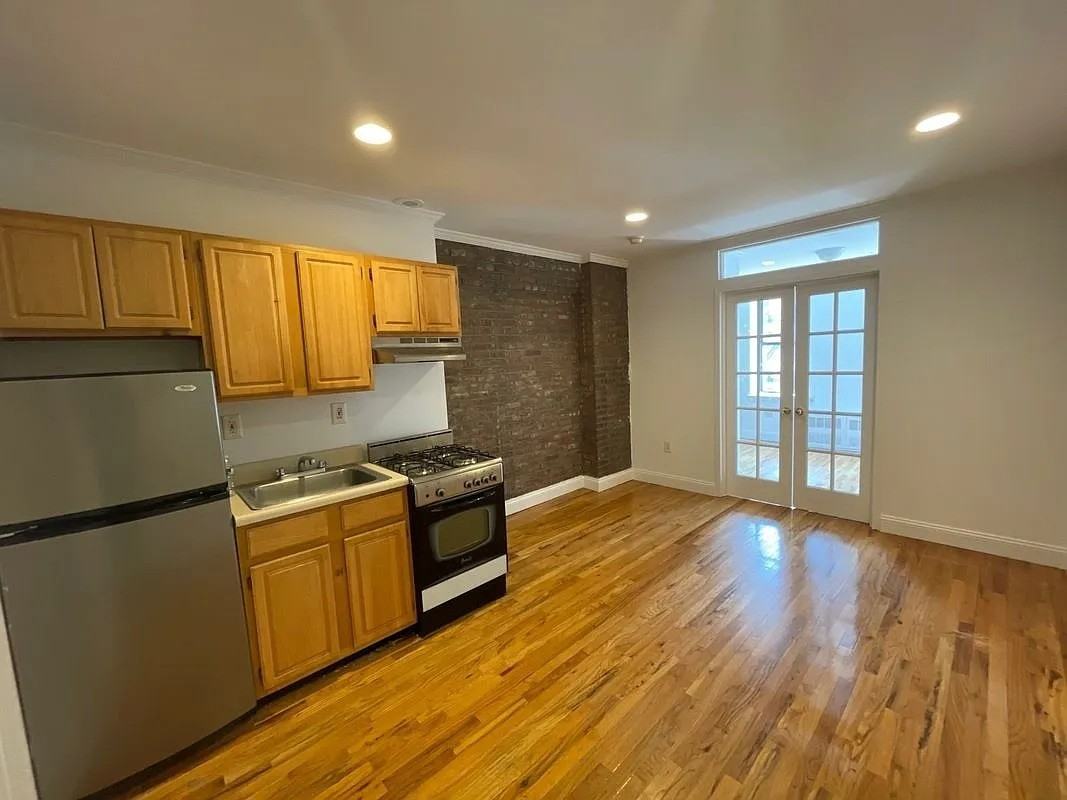 158 Stanton St - Photo 3 of 6