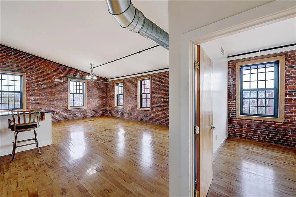 75 Eagle St - Photo 2 of 5