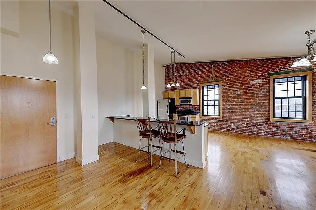 75 Eagle St - Photo 4 of 5