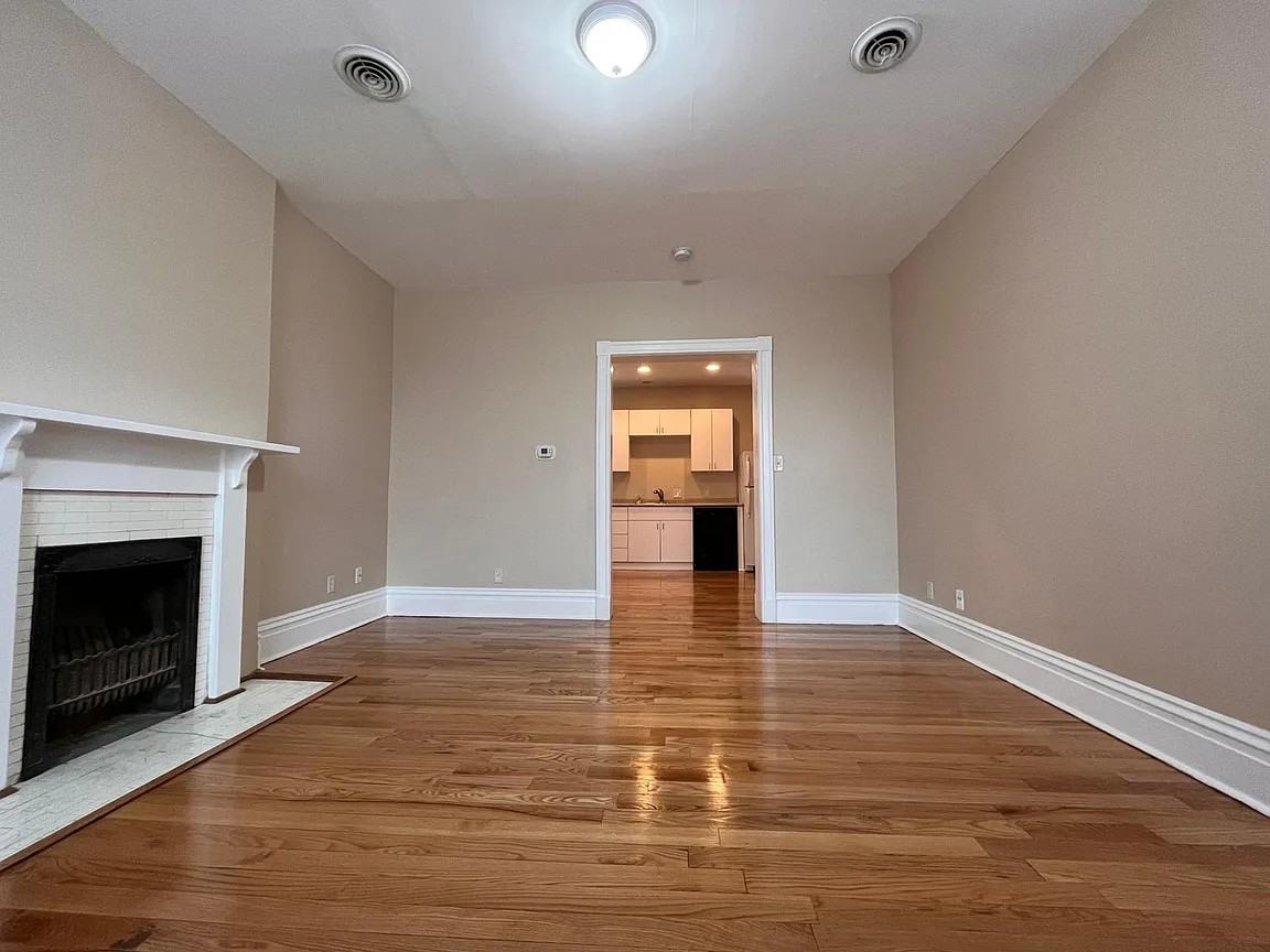 4432 Oakland Ave - Photo 3 of 10