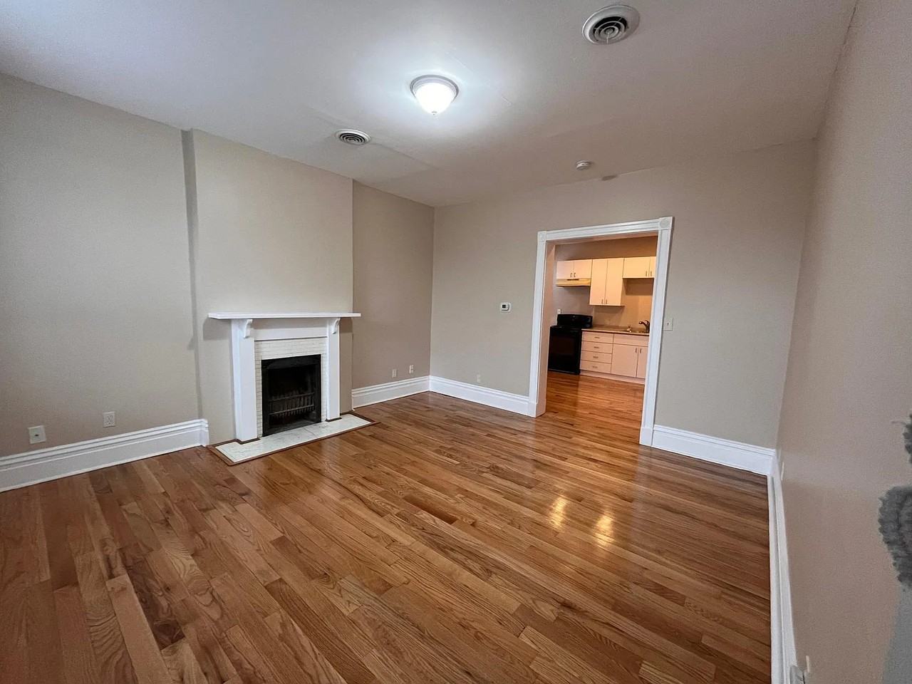 4432 Oakland Ave - Photo 4 of 10