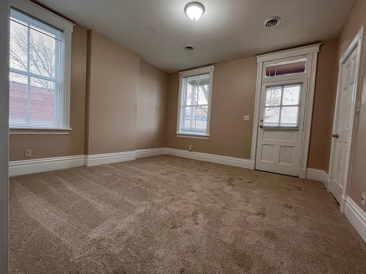 4432 Oakland Ave - Photo 6 of 10