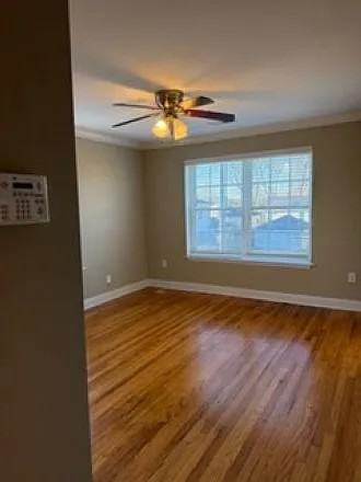 100 Elm St - Photo 4 of 8