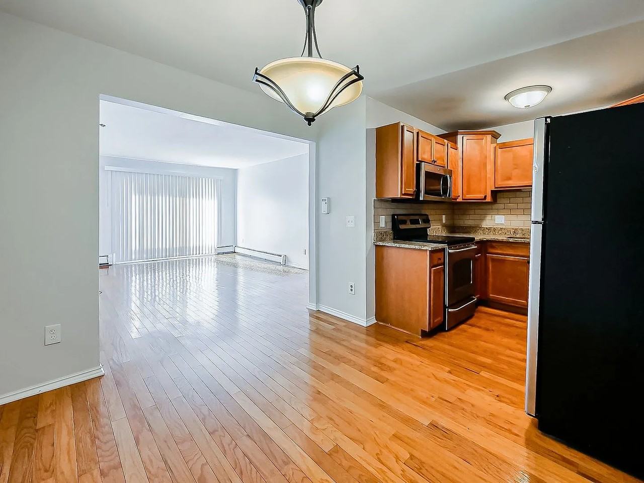 2440 Parmenter Blvd - Photo 2 of 9