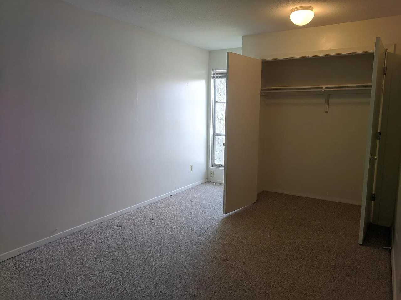 620 W 44th St - Photo 2 of 10