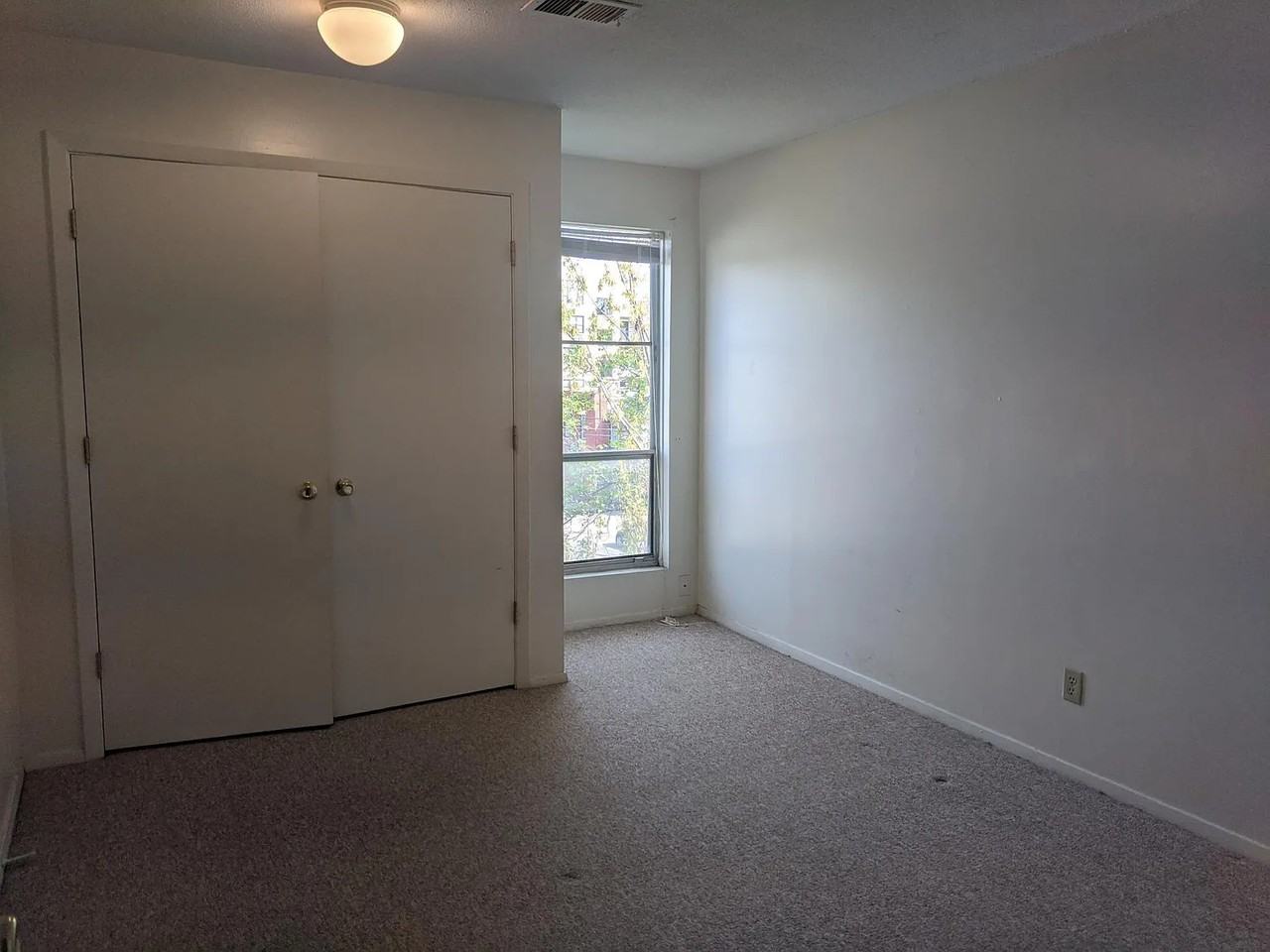 620 W 44th St - Photo 3 of 10