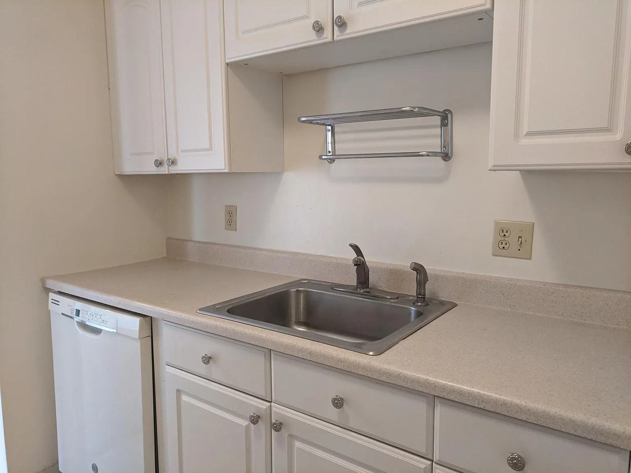 620 W 44th St - Photo 5 of 10