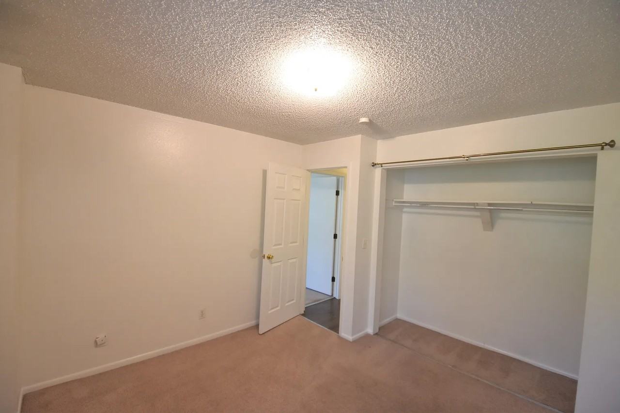 811 Marine St - Photo 4 of 8