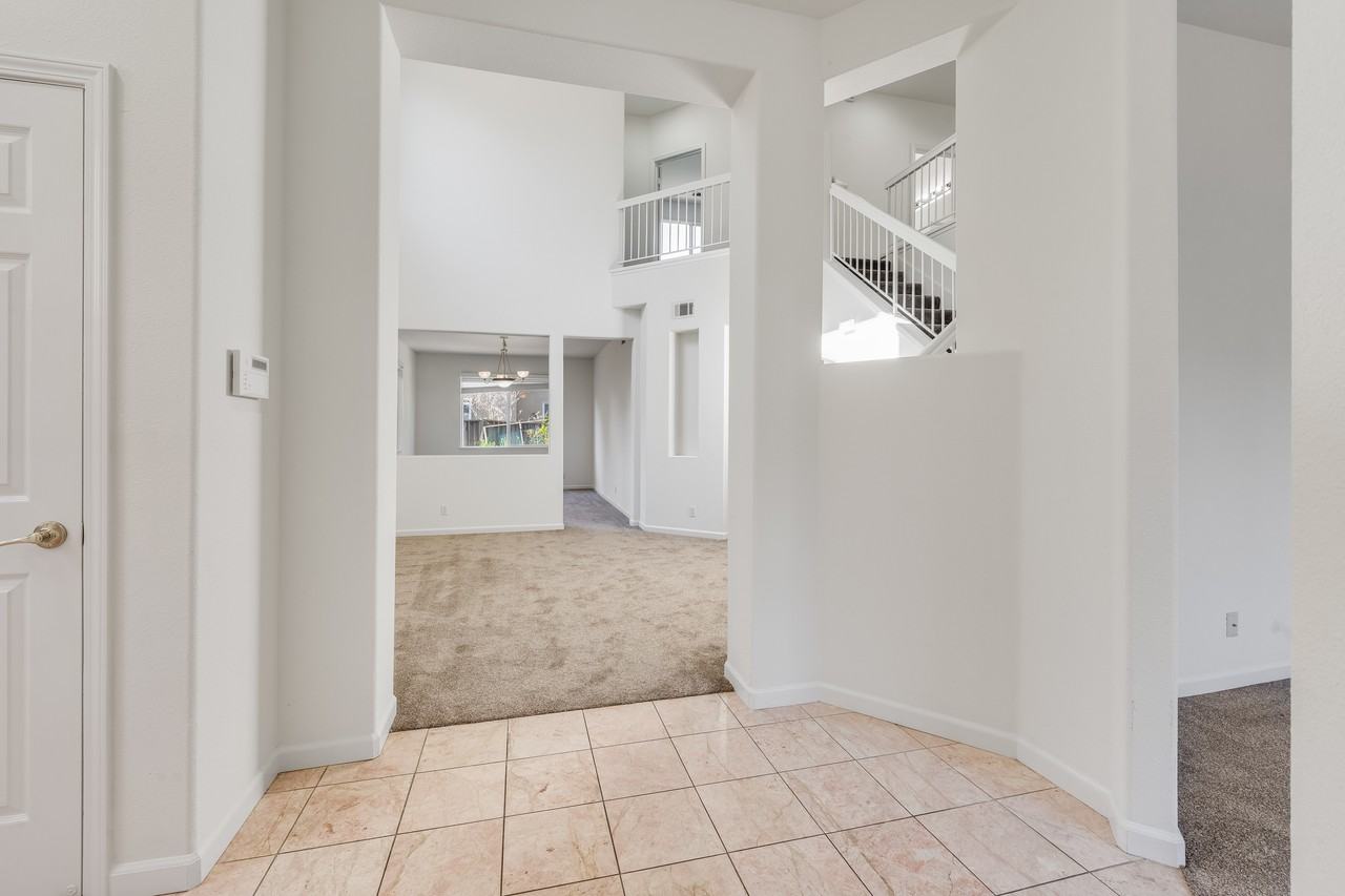 2319 Rocky Point Ct - Photo 2 of 38