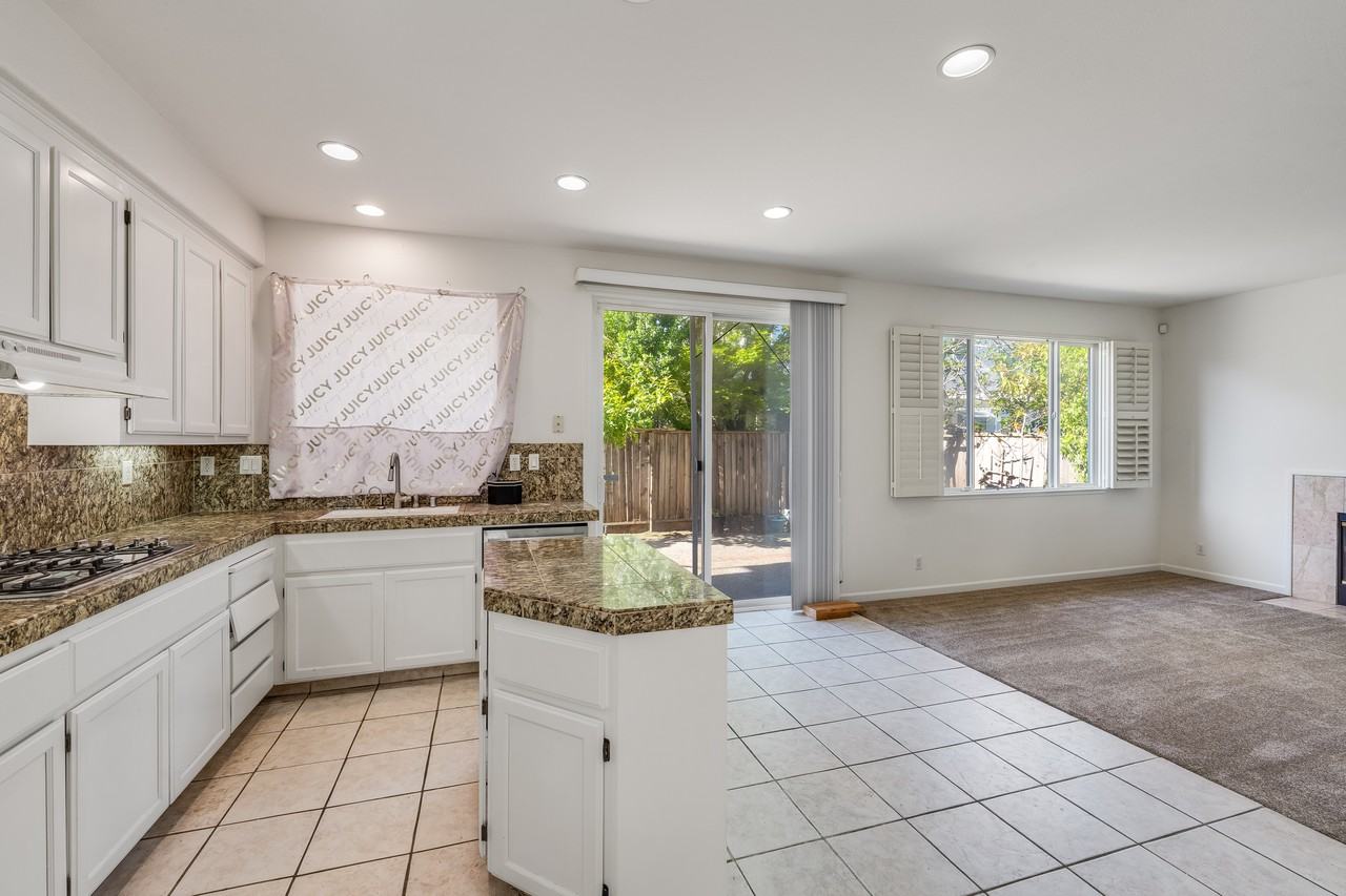 2319 Rocky Point Ct - Photo 7 of 38