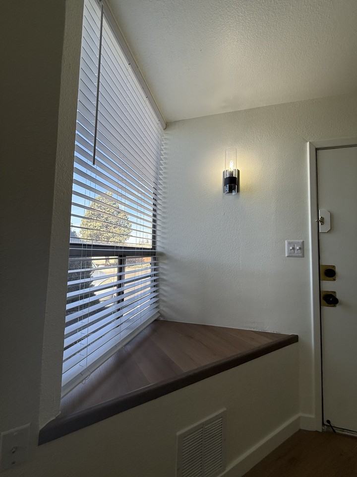 1830 Vassar Dr Ne - Photo 3 of 35