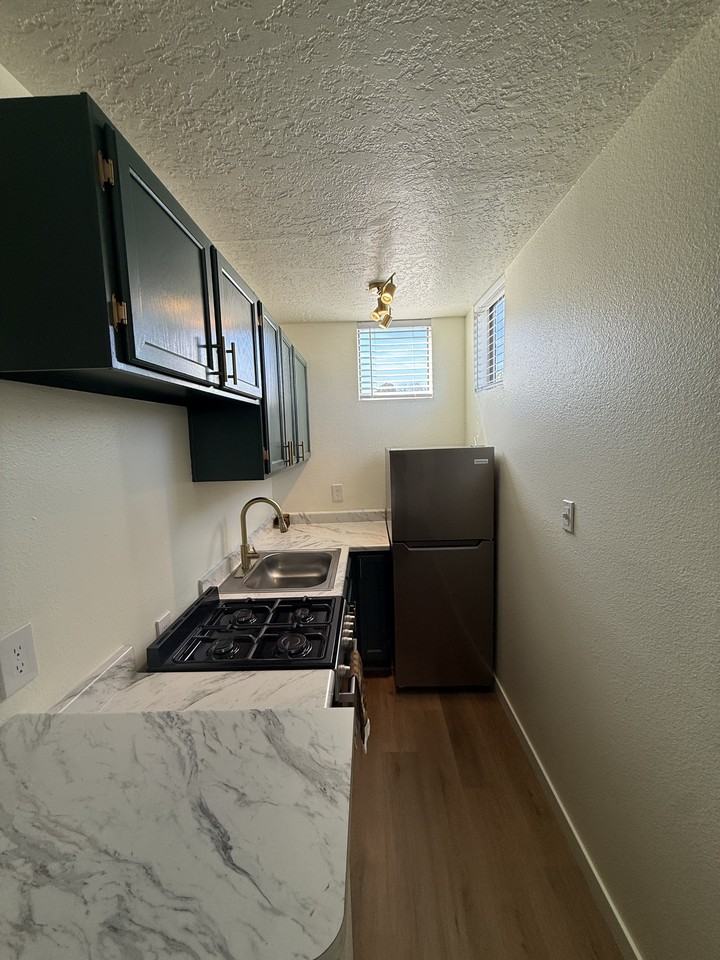 1830 Vassar Dr Ne - Photo 6 of 35