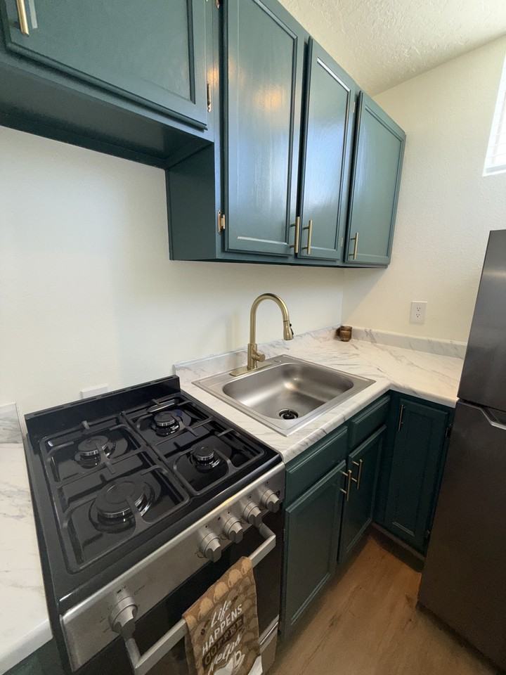 1830 Vassar Dr Ne - Photo 7 of 35