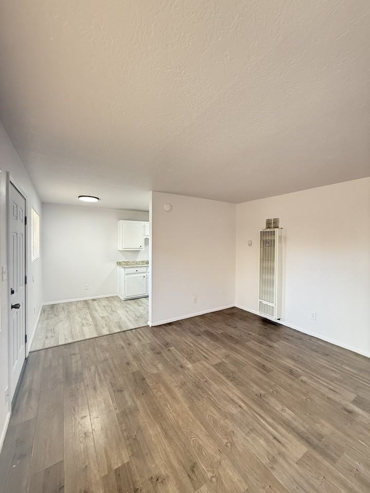 1914 Gold Ave Se - Photo 5 of 26
