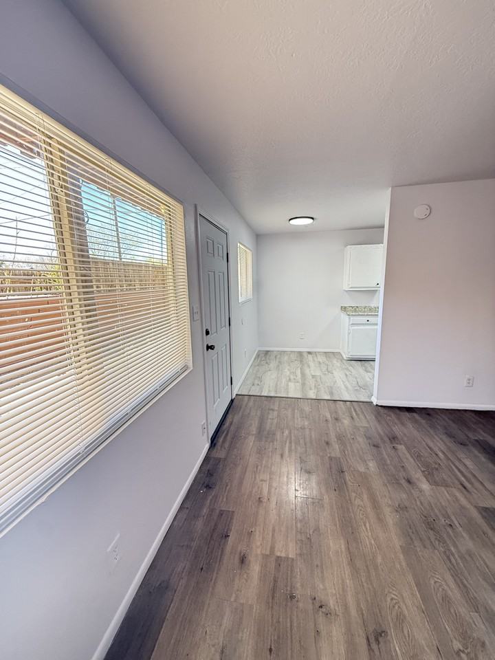 1914 Gold Ave Se - Photo 6 of 26