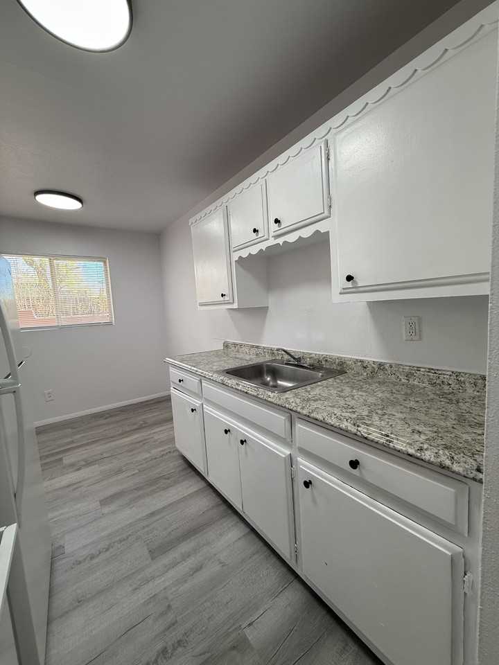 1914 Gold Ave Se - Photo 2 of 26