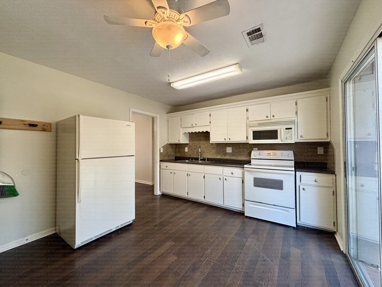 6200 Stony Creek Dr - Photo 3 of 12