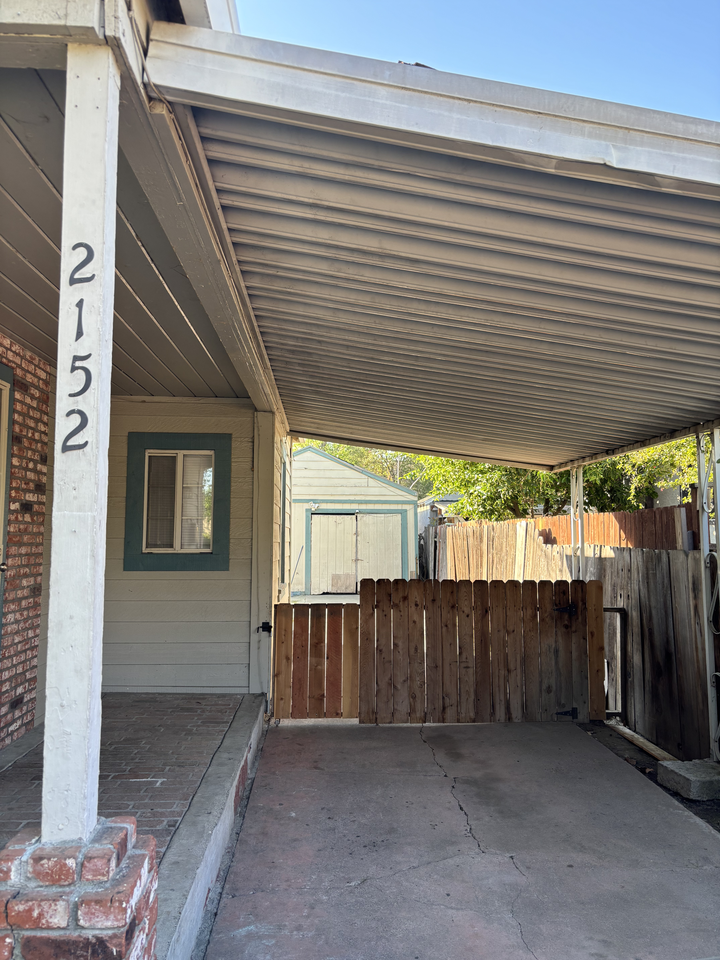 2152 W Rose St - Photo 2 of 16