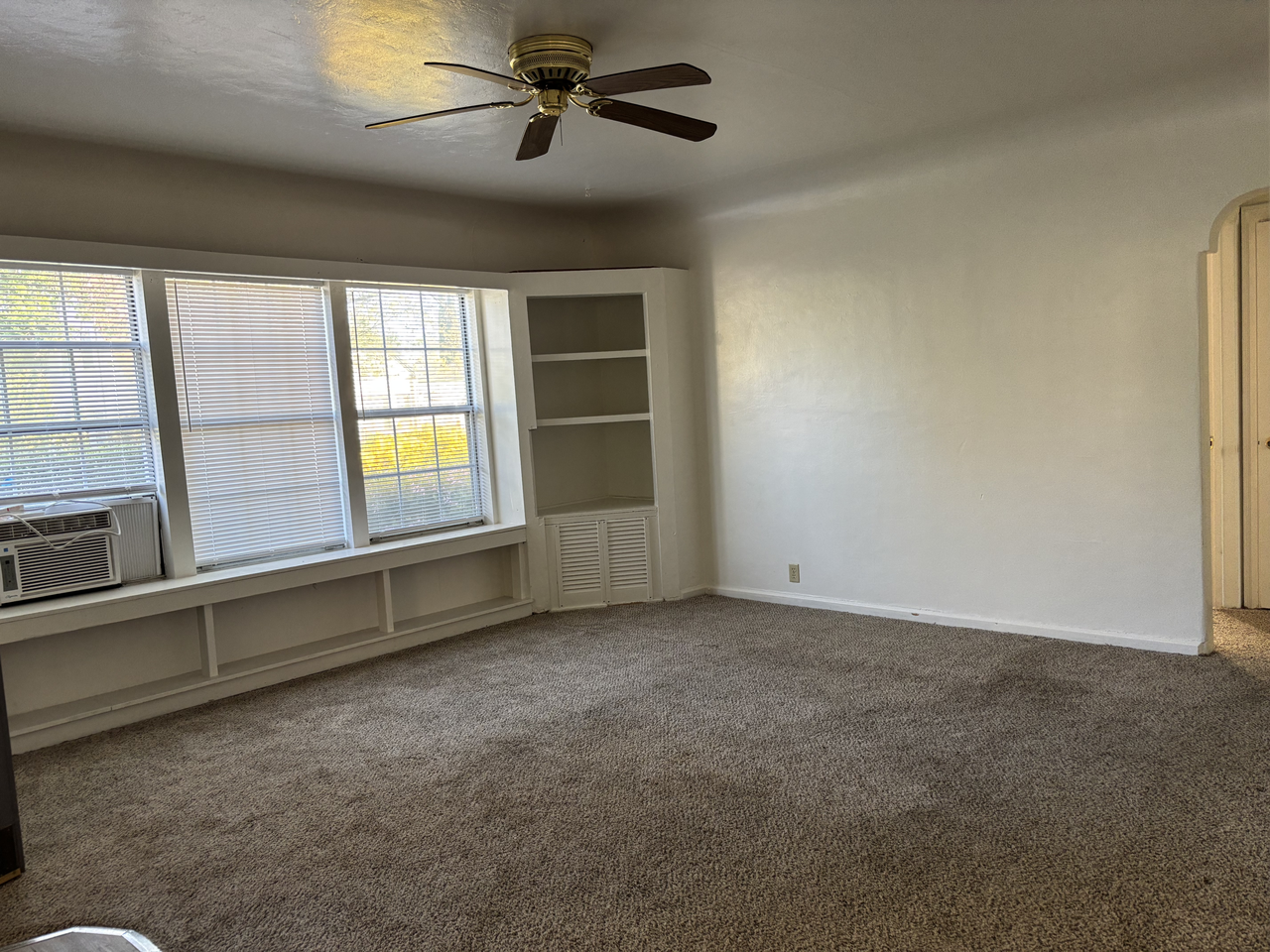 2152 W Rose St - Photo 3 of 16