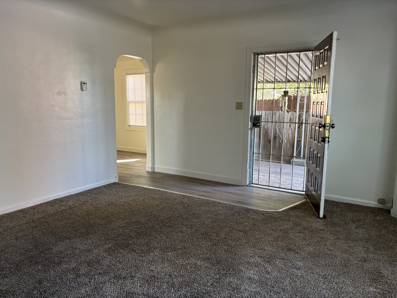 2152 W Rose St - Photo 4 of 16