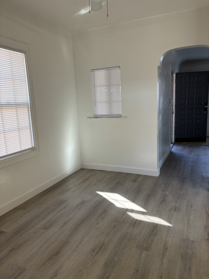 2152 W Rose St - Photo 5 of 16