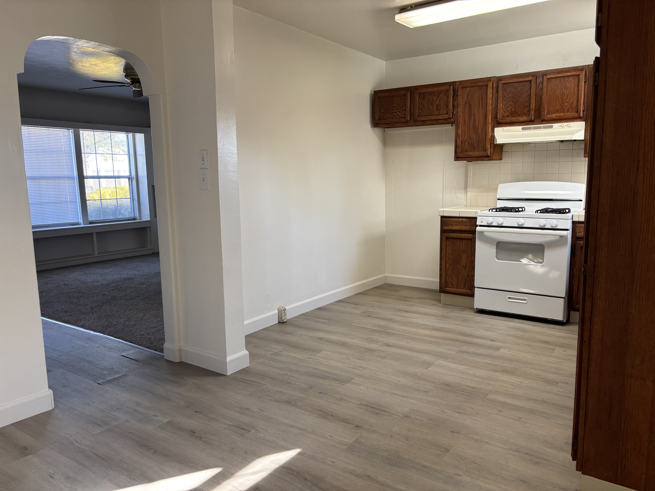 2152 W Rose St - Photo 6 of 16