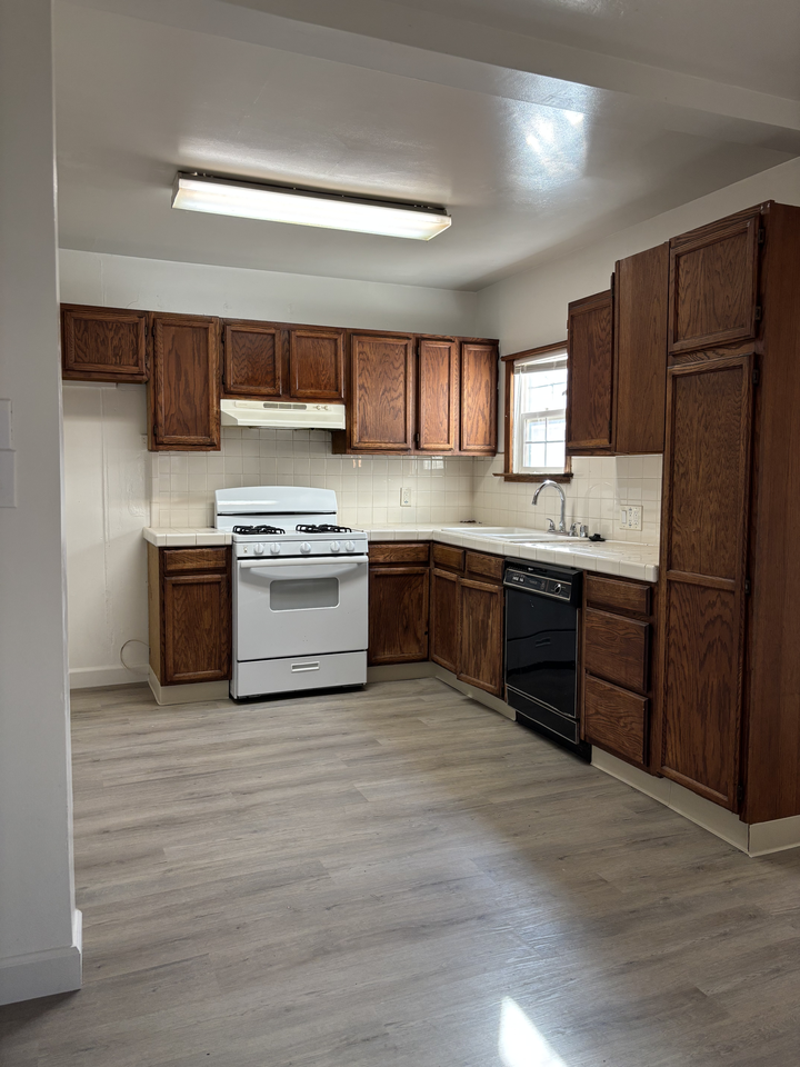 2152 W Rose St - Photo 7 of 16