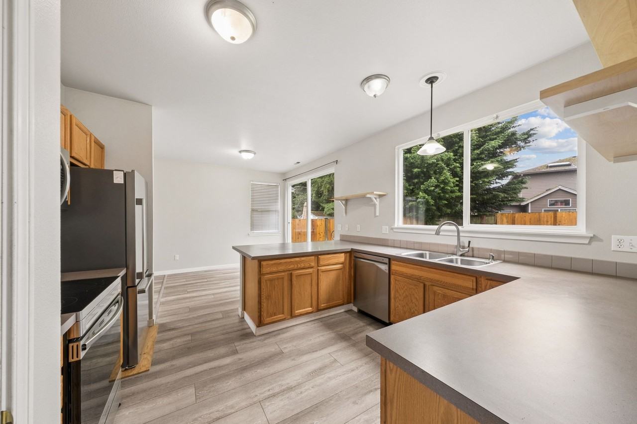 9110 178th Street Ct E - Photo 5 of 20