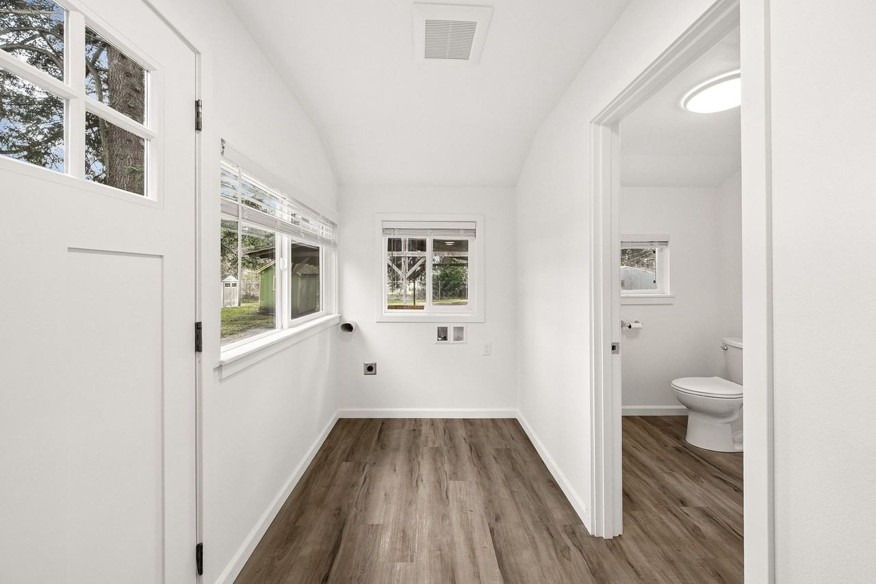 4204 208th St E - Photo 5 of 16