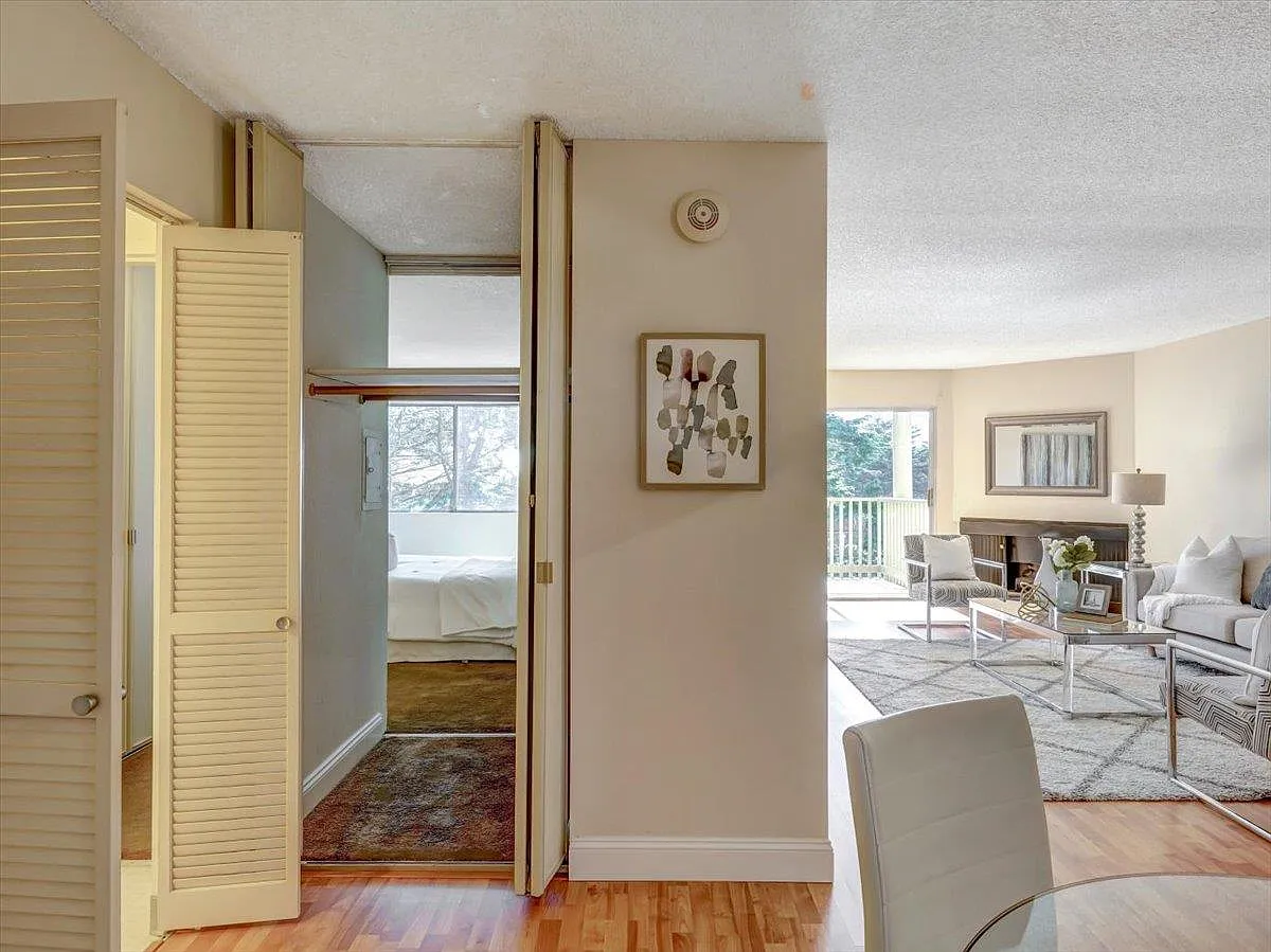 359 Half Moon Ln #301 - Photo 6 of 8