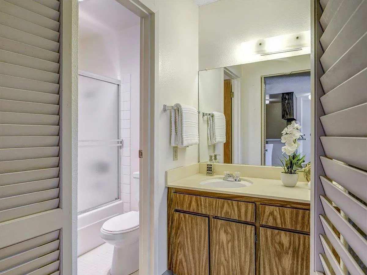 359 Half Moon Ln #301 - Photo 7 of 8