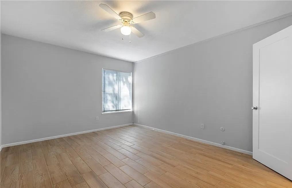 1000 W Macarthur Blvd #54 - Photo 5 of 8