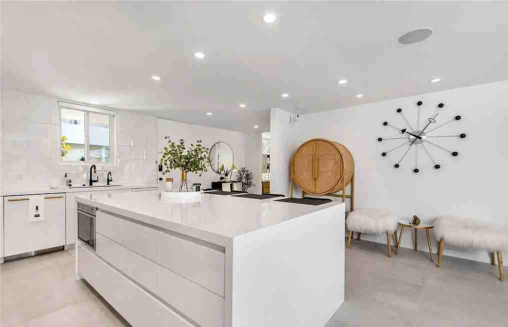 717 Avocado Pl - Photo 2 of 9